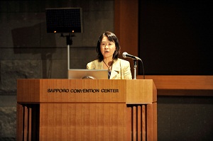 開会式で挨拶をする春日文子日本学術会議副会長