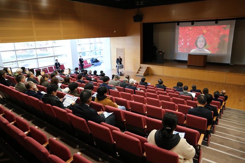 写真１：開会挨拶（日比谷副会長）