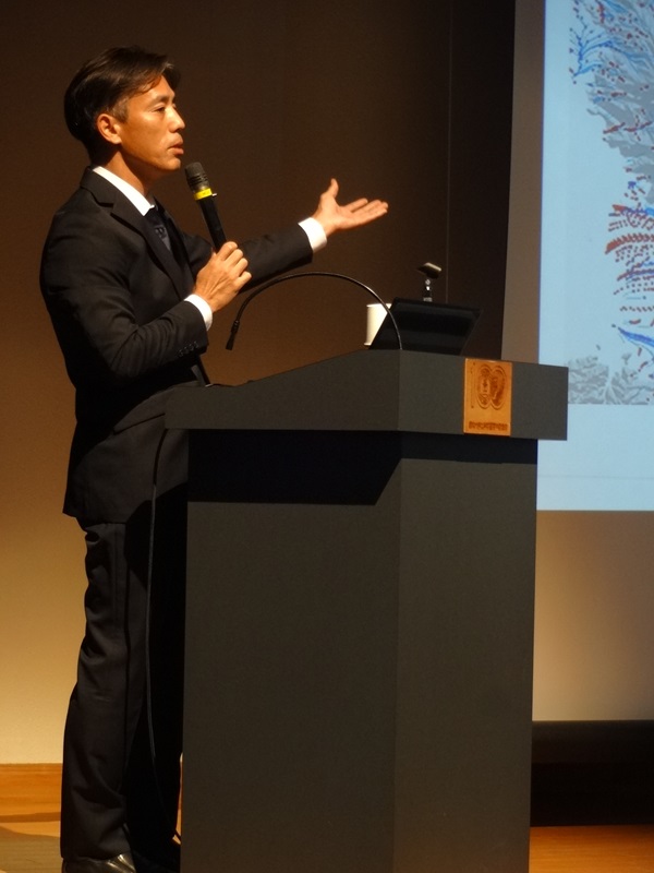 写真４：講演の様子（細野先生）
