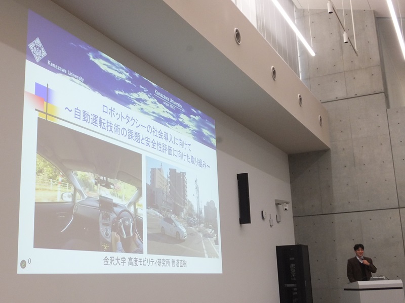 写真３：講演の様子