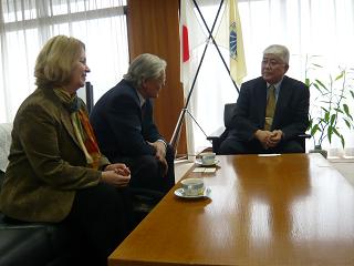 ＩＵＴＡＭ理事のEngelbrecht氏と懇談する金澤会長