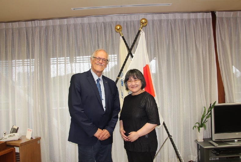 キモ・カスキ会長と高村副会長の写真