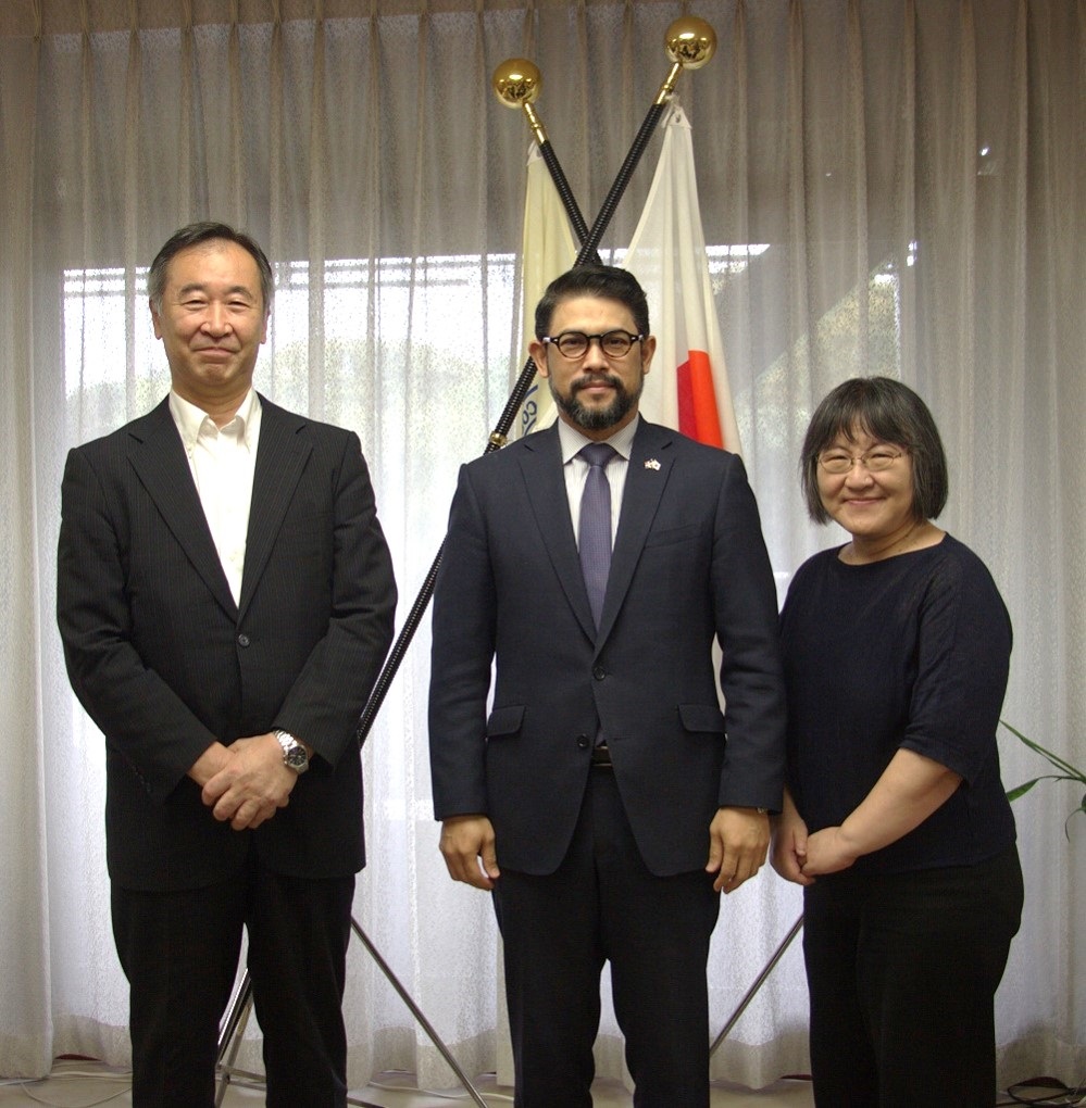 高田ロバート駐日ドミニカ共和国大使との集合写真