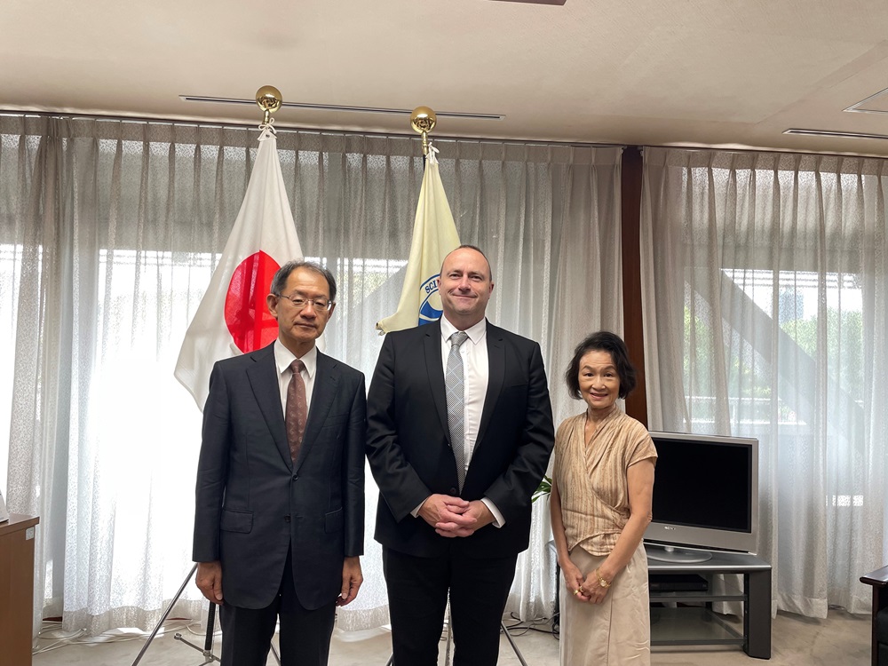 光石会長、ジョン・ロッシュ氏、日比谷副会長