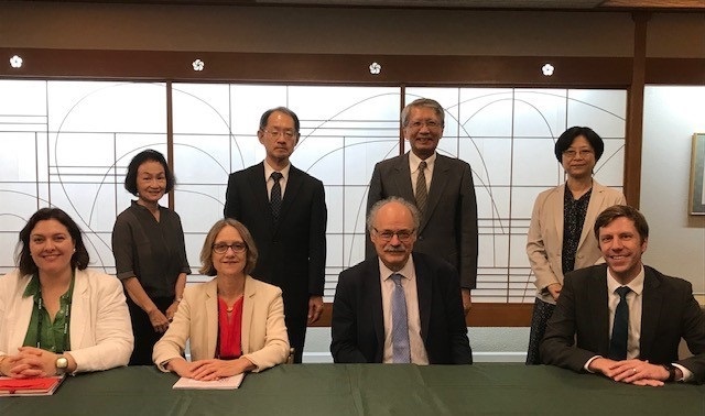 英国王立協会の方々との集合写真