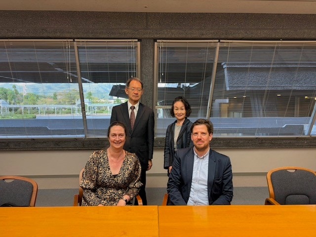 オランダ王立芸術科学アカデミーの方々との集合写真
