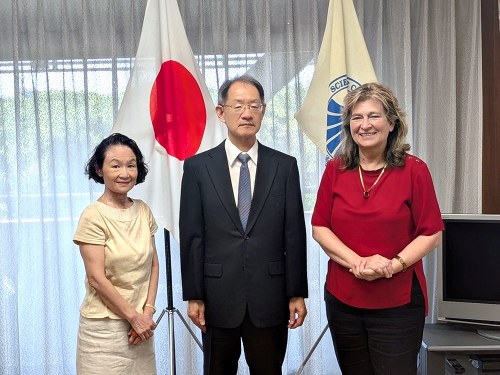 0714アフリカ科学アカデミー会長のリーゼ・コーステン氏との集合写真