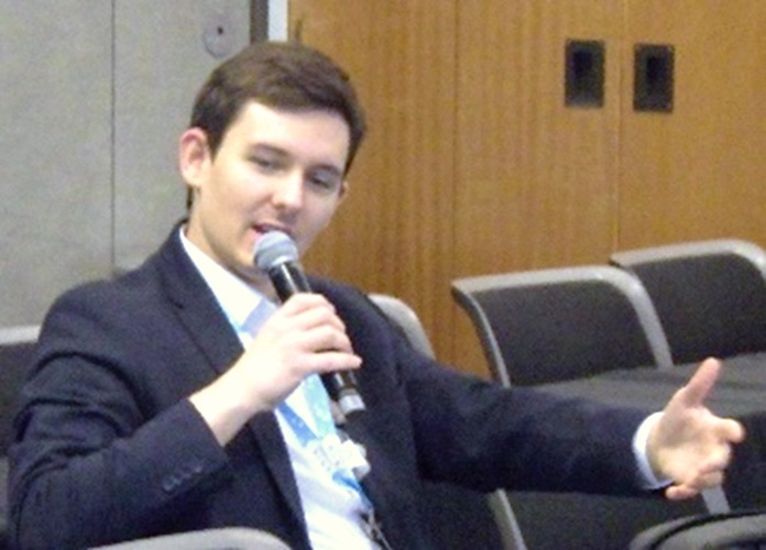 参加者と活発な意見交換を行った