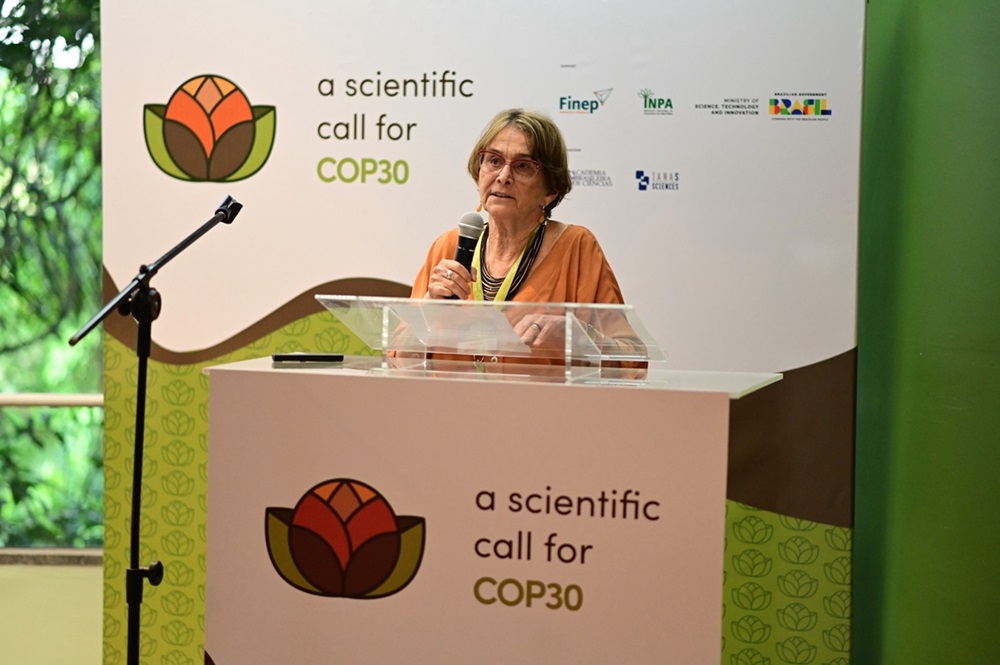 主催者側代表のHelen Nader博士