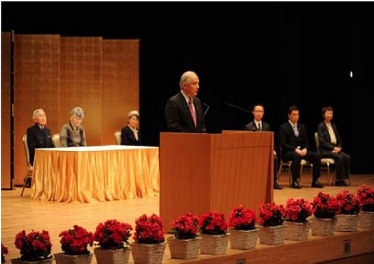 （主催者挨拶を行う大西隆日本学術会議会長）