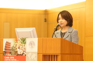 （主催者挨拶を行う春日文子 日本学術会議副会長）